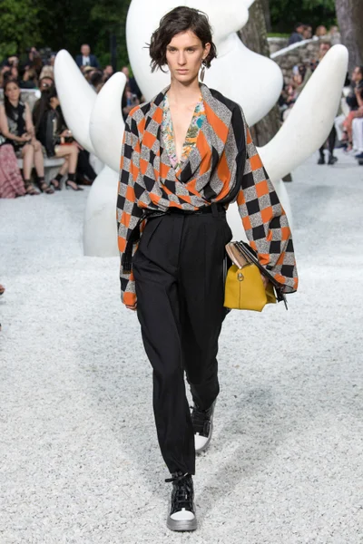 Look 17